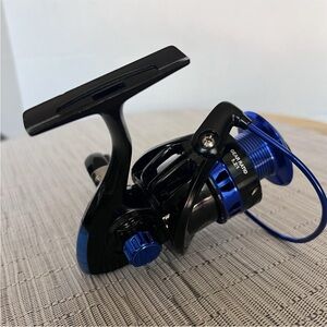 Fishing Reel XT3000 Gear Ratio 5.2:1 Blue EUC